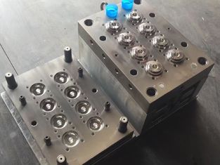 De Injectie van de DrankKroonkurk van het HUISDIERENwater Auto het Vormen Machine 8 Holten 250 Ton